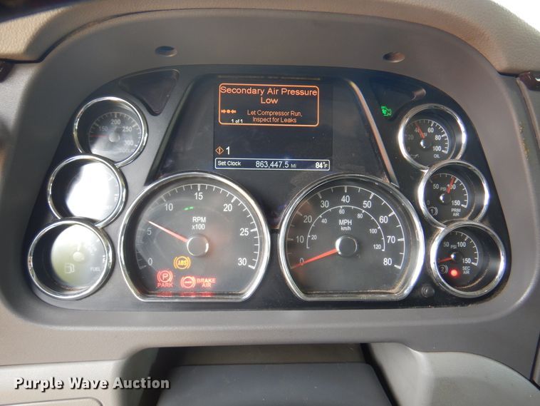 image for item DK8166 2014 Peterbilt 579  semi truck