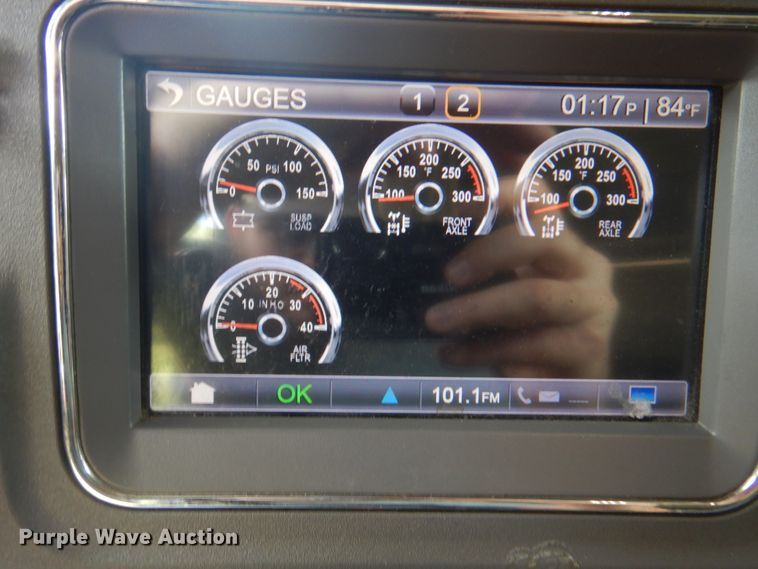 image for item DK8166 2014 Peterbilt 579  semi truck