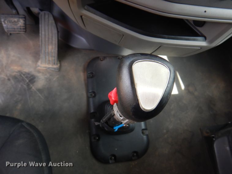 image for item DK8166 2014 Peterbilt 579  semi truck