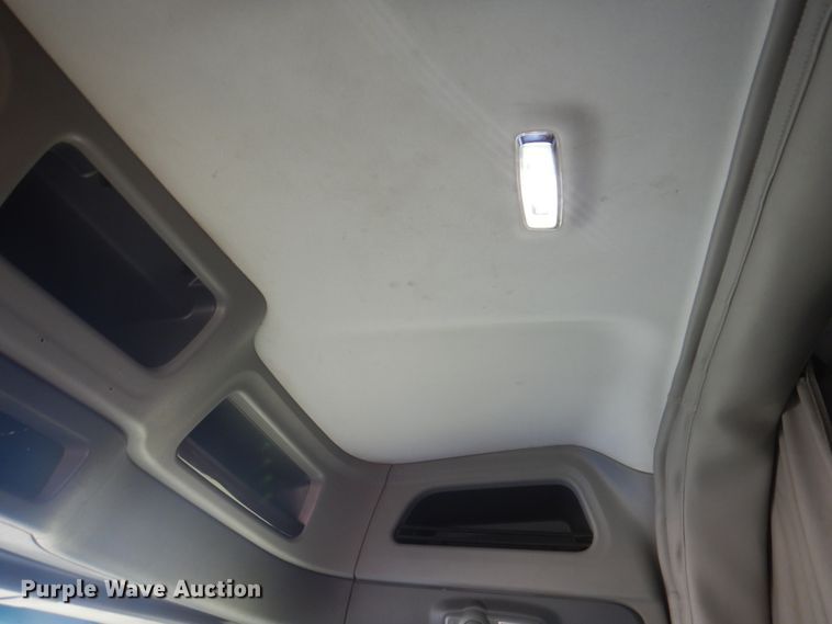 image for item DK8166 2014 Peterbilt 579  semi truck