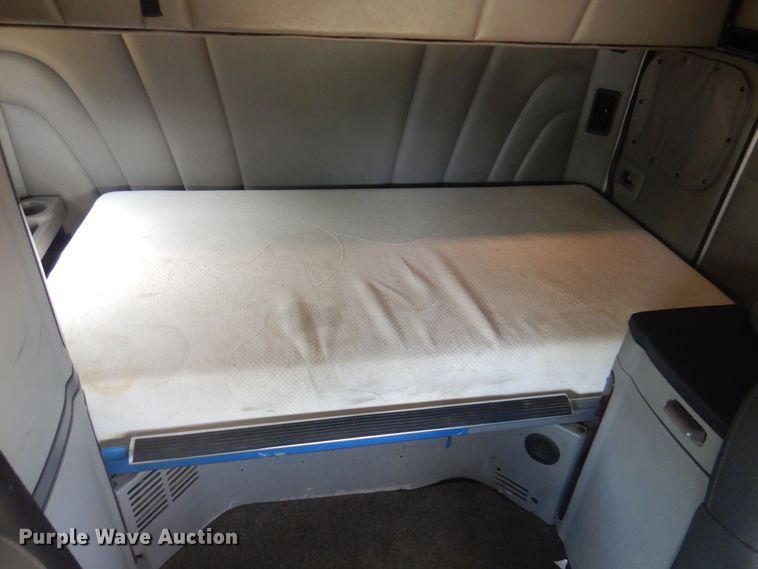 image for item DK8166 2014 Peterbilt 579  semi truck