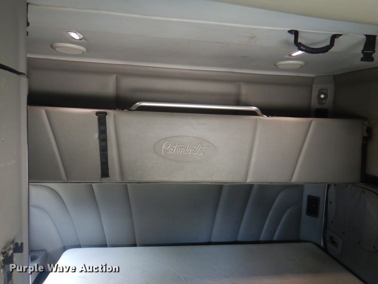 image for item DK8166 2014 Peterbilt 579  semi truck