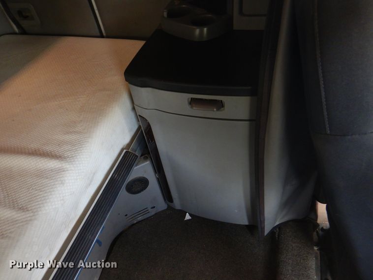 image for item DK8166 2014 Peterbilt 579  semi truck