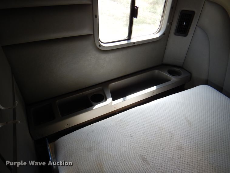 image for item DK8166 2014 Peterbilt 579  semi truck