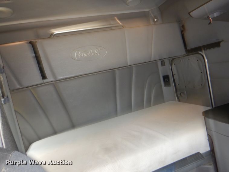 image for item DK8166 2014 Peterbilt 579  semi truck