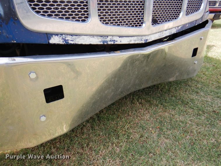 image for item DK8166 2014 Peterbilt 579  semi truck