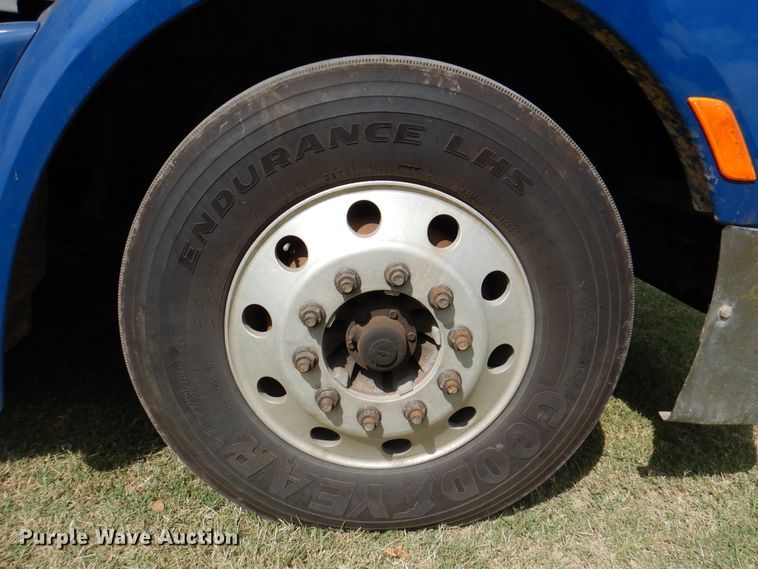 image for item DK8166 2014 Peterbilt 579  semi truck