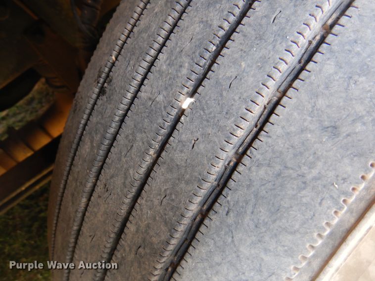 image for item DK8166 2014 Peterbilt 579  semi truck