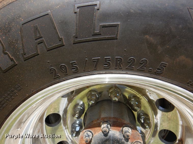 image for item DK8166 2014 Peterbilt 579  semi truck