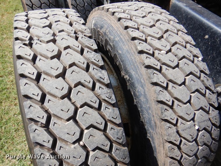 image for item DK8166 2014 Peterbilt 579  semi truck