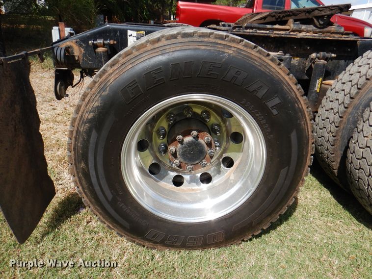 image for item DK8166 2014 Peterbilt 579  semi truck