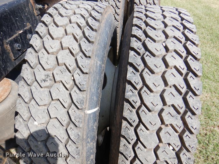 image for item DK8166 2014 Peterbilt 579  semi truck