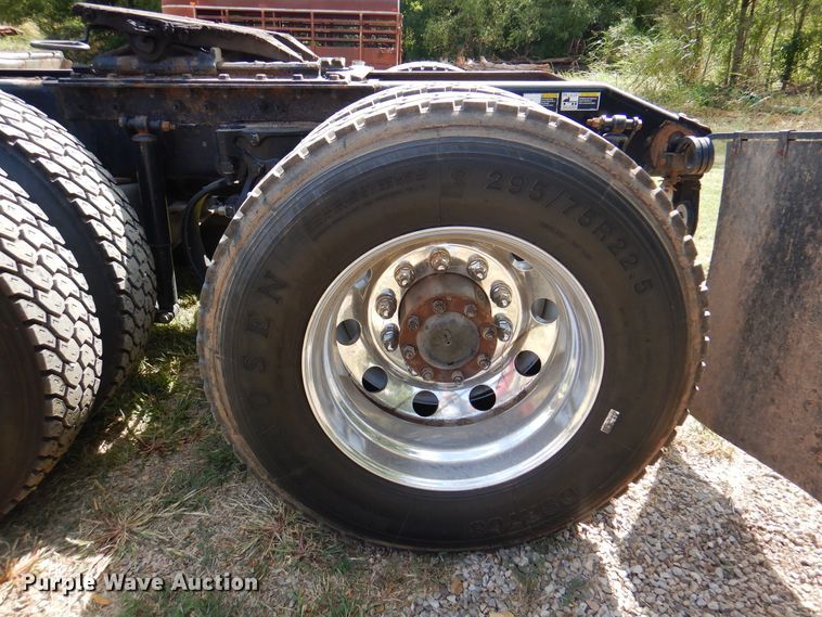 image for item DK8166 2014 Peterbilt 579  semi truck