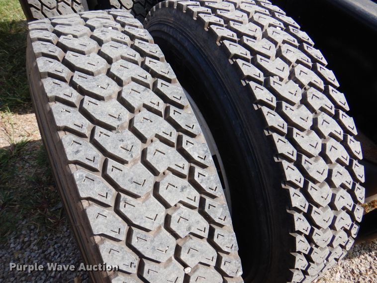 image for item DK8166 2014 Peterbilt 579  semi truck