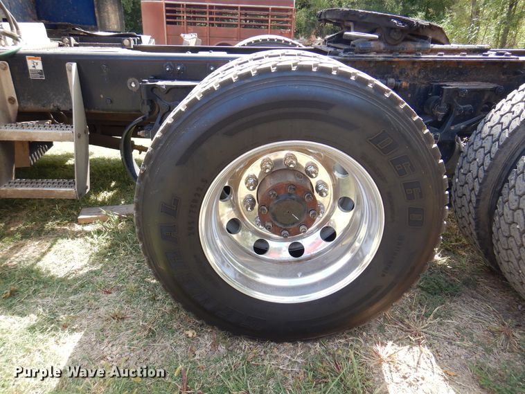 image for item DK8166 2014 Peterbilt 579  semi truck