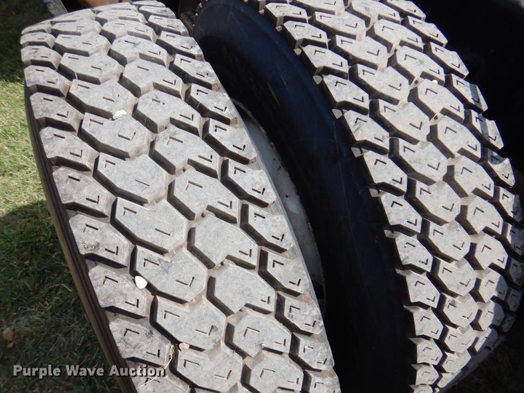 image for item DK8166 2014 Peterbilt 579  semi truck