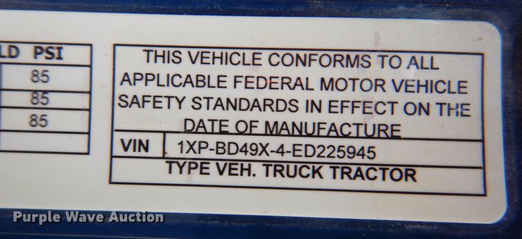 image for item DK8166 2014 Peterbilt 579  semi truck