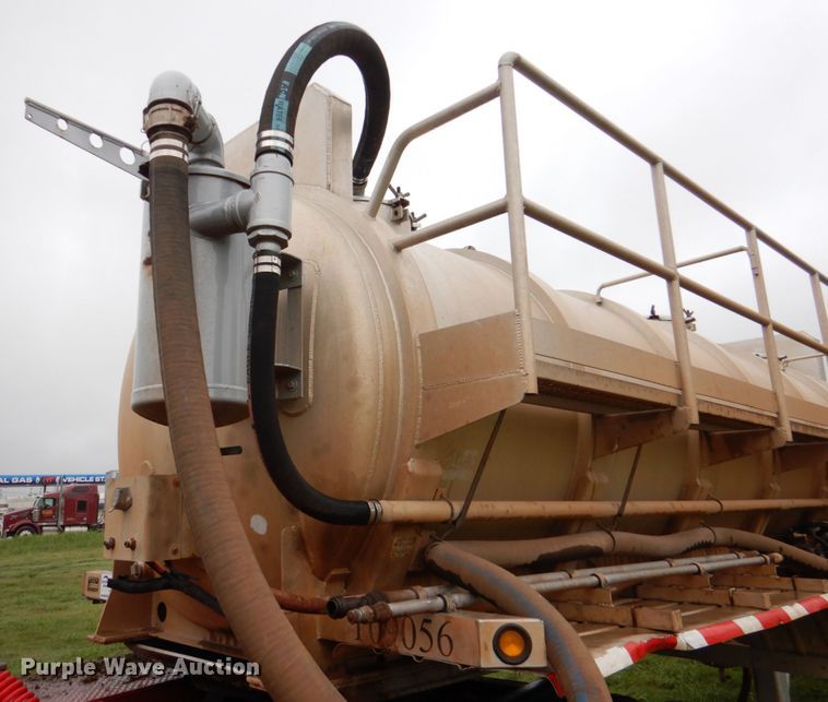 image for item DL0550 2012 Dragon  vacuum trailer