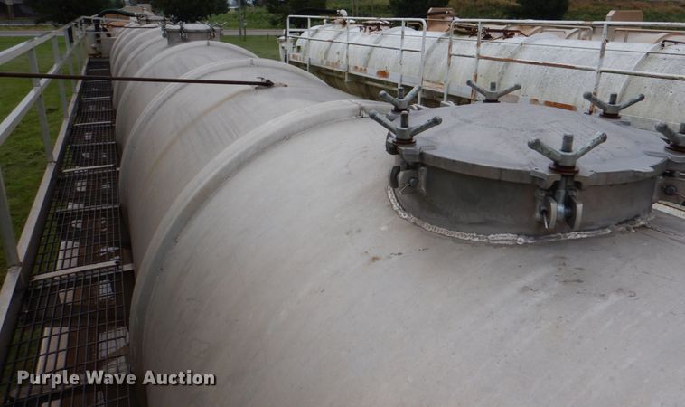 image for item DL0551 2012 Menard  vacuum trailer