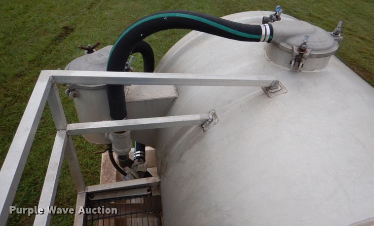 image for item DL0551 2012 Menard  vacuum trailer