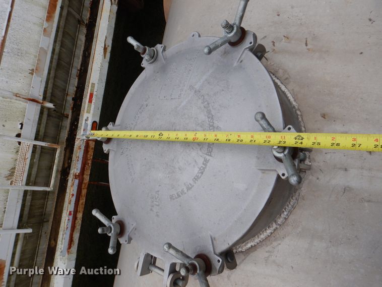 image for item DL0551 2012 Menard  vacuum trailer