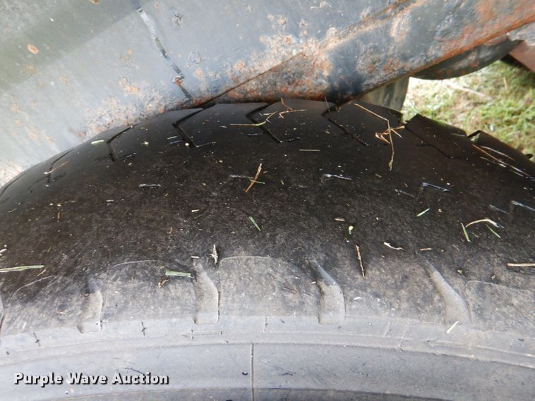 image for item DL0551 2012 Menard  vacuum trailer