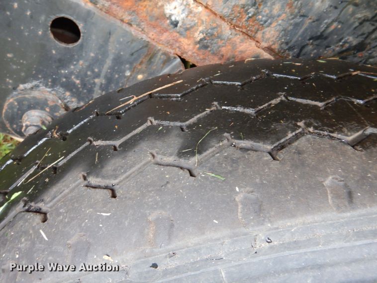 image for item DL0551 2012 Menard  vacuum trailer