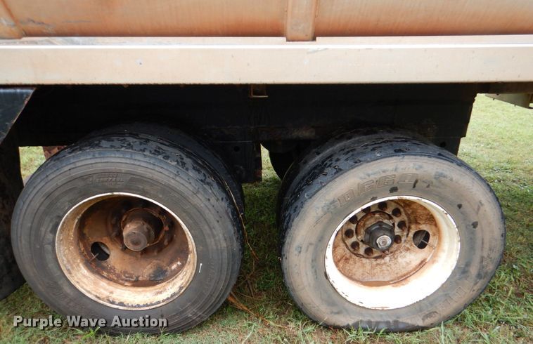 image for item DL0551 2012 Menard  vacuum trailer