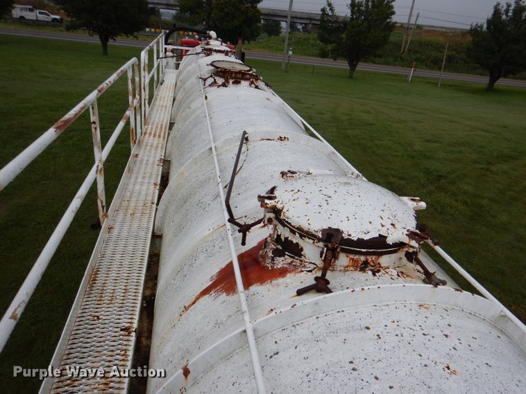 image for item DL0552 2006 Dragon  vacuum trailer