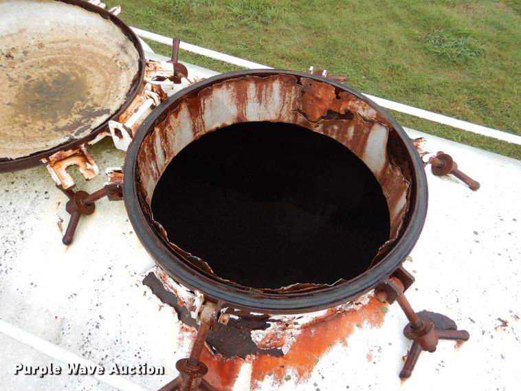 image for item DL0552 2006 Dragon  vacuum trailer