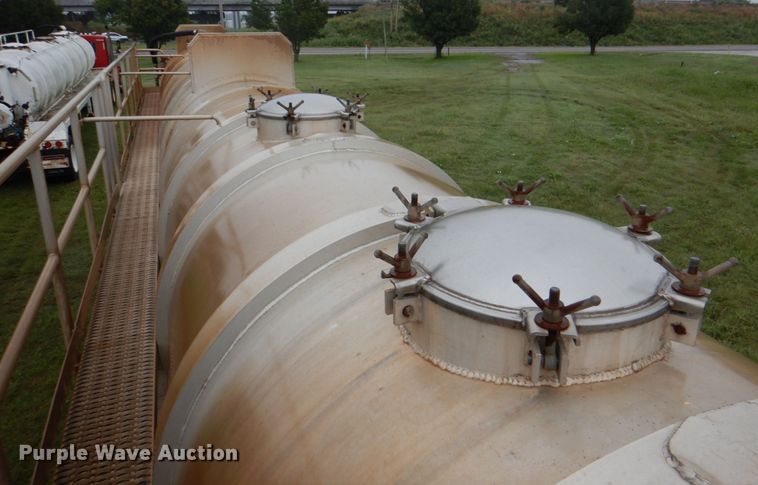 image for item DL0553 2012 Dragon  vacuum trailer