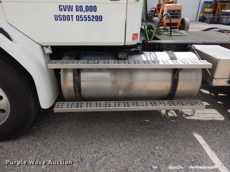 image for item DM1331 1998 Freightliner FL112  semi truck