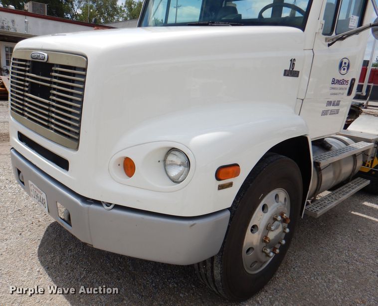 image for item DM1331 1998 Freightliner FL112  semi truck