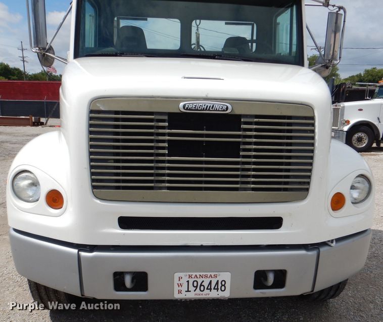 image for item DM1331 1998 Freightliner FL112  semi truck