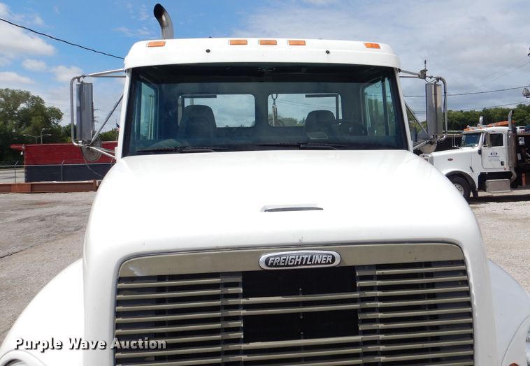 image for item DM1331 1998 Freightliner FL112  semi truck