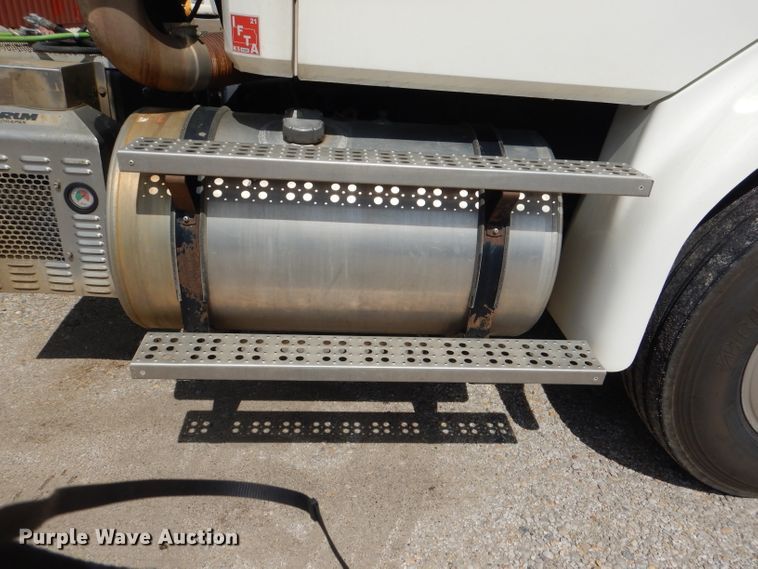 image for item DM1331 1998 Freightliner FL112  semi truck