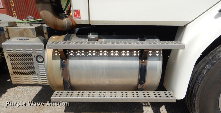 image for item DM1331 1998 Freightliner FL112  semi truck