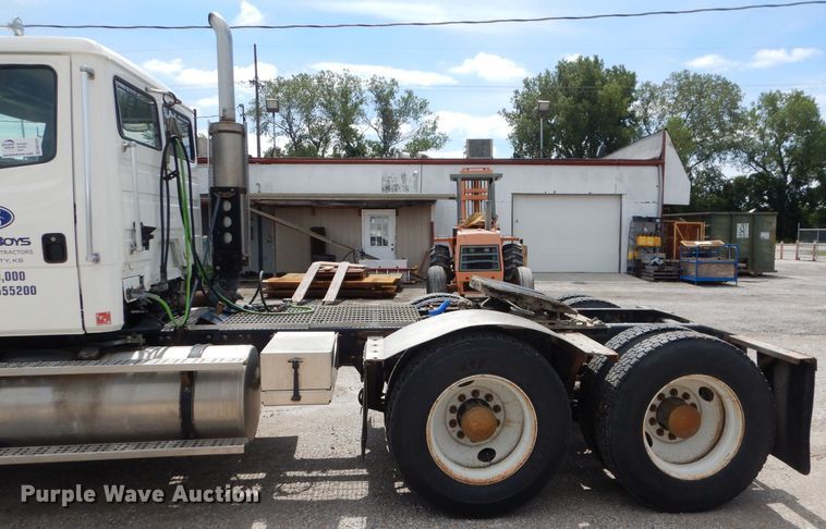 image for item DM1331 1998 Freightliner FL112  semi truck