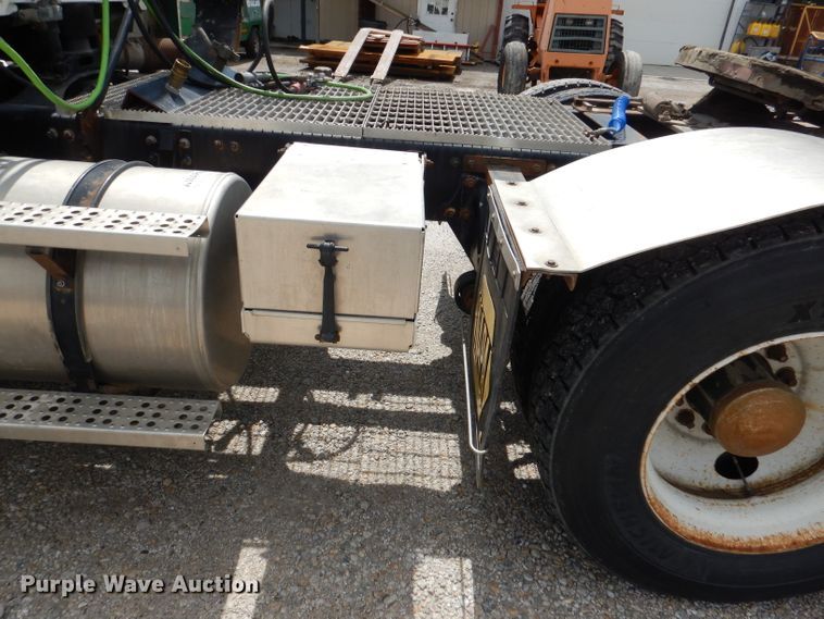 image for item DM1331 1998 Freightliner FL112  semi truck