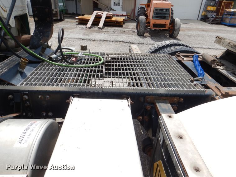 image for item DM1331 1998 Freightliner FL112  semi truck