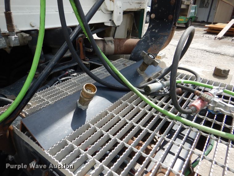 image for item DM1331 1998 Freightliner FL112  semi truck