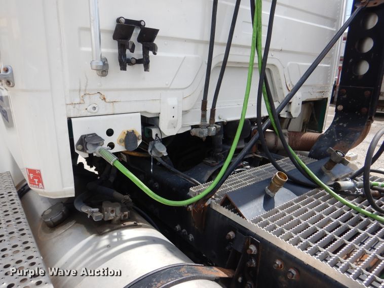 image for item DM1331 1998 Freightliner FL112  semi truck