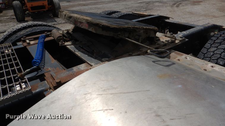 image for item DM1331 1998 Freightliner FL112  semi truck