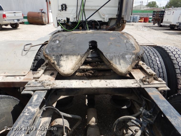 image for item DM1331 1998 Freightliner FL112  semi truck