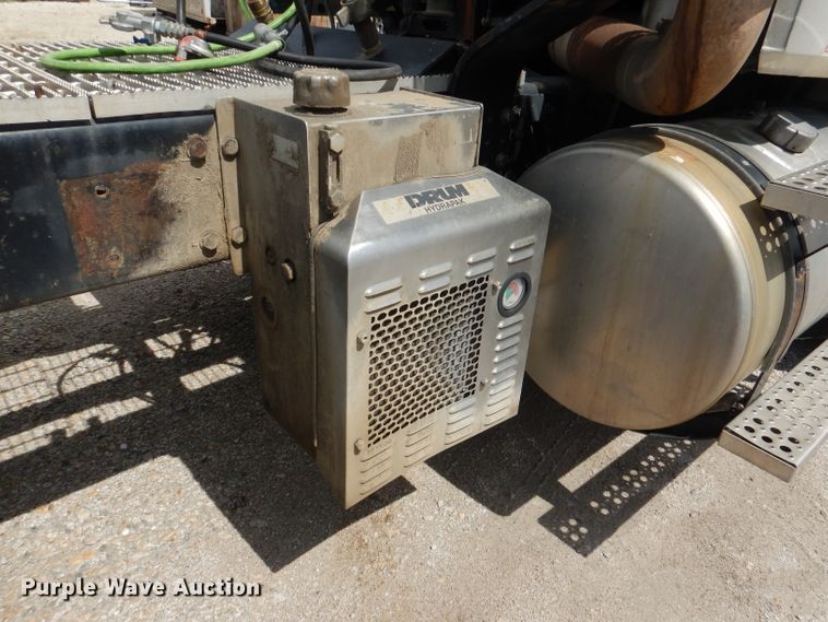 image for item DM1331 1998 Freightliner FL112  semi truck