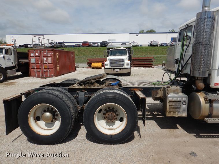 image for item DM1331 1998 Freightliner FL112  semi truck