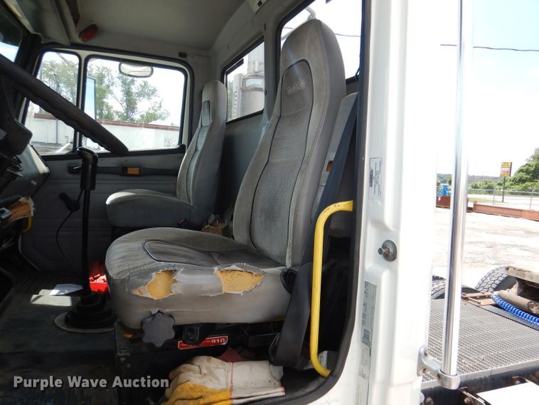 image for item DM1331 1998 Freightliner FL112  semi truck