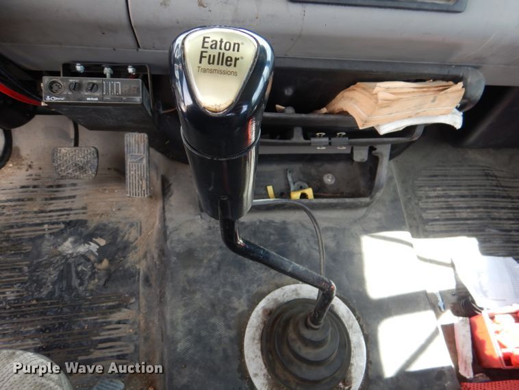 image for item DM1331 1998 Freightliner FL112  semi truck