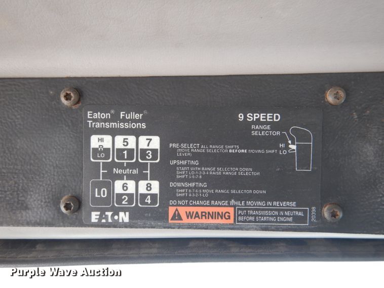 image for item DM1331 1998 Freightliner FL112  semi truck