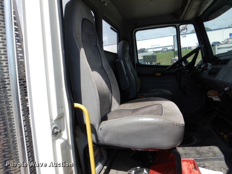 image for item DM1331 1998 Freightliner FL112  semi truck